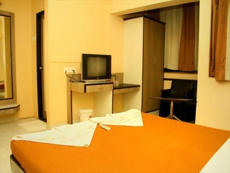 Hotel Sai Regency Daman Ngoại thất bức ảnh