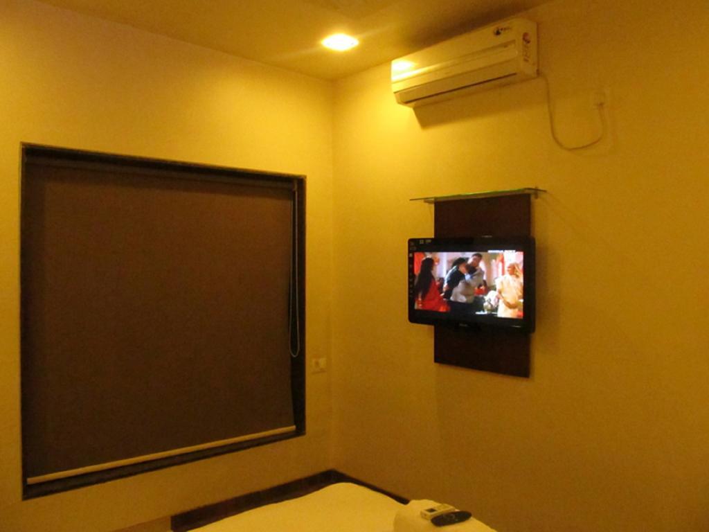 Hotel Sai Regency Daman Phòng bức ảnh