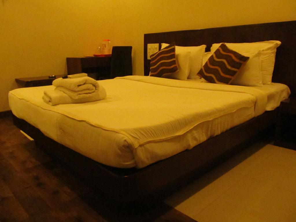 Hotel Sai Regency Daman Phòng bức ảnh