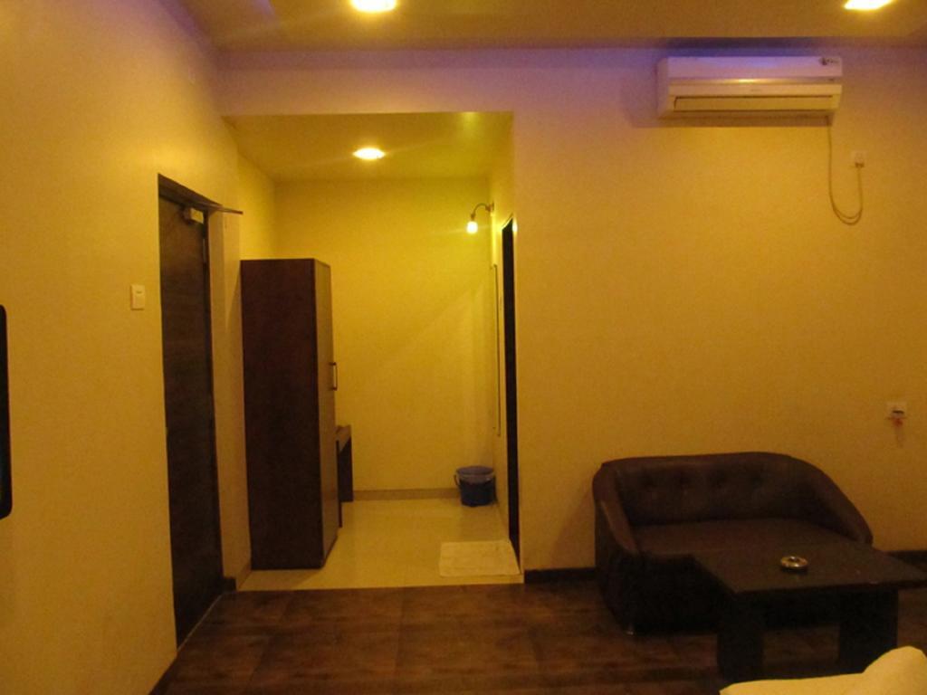 Hotel Sai Regency Daman Phòng bức ảnh