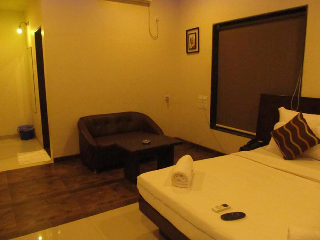 Hotel Sai Regency Daman Ngoại thất bức ảnh