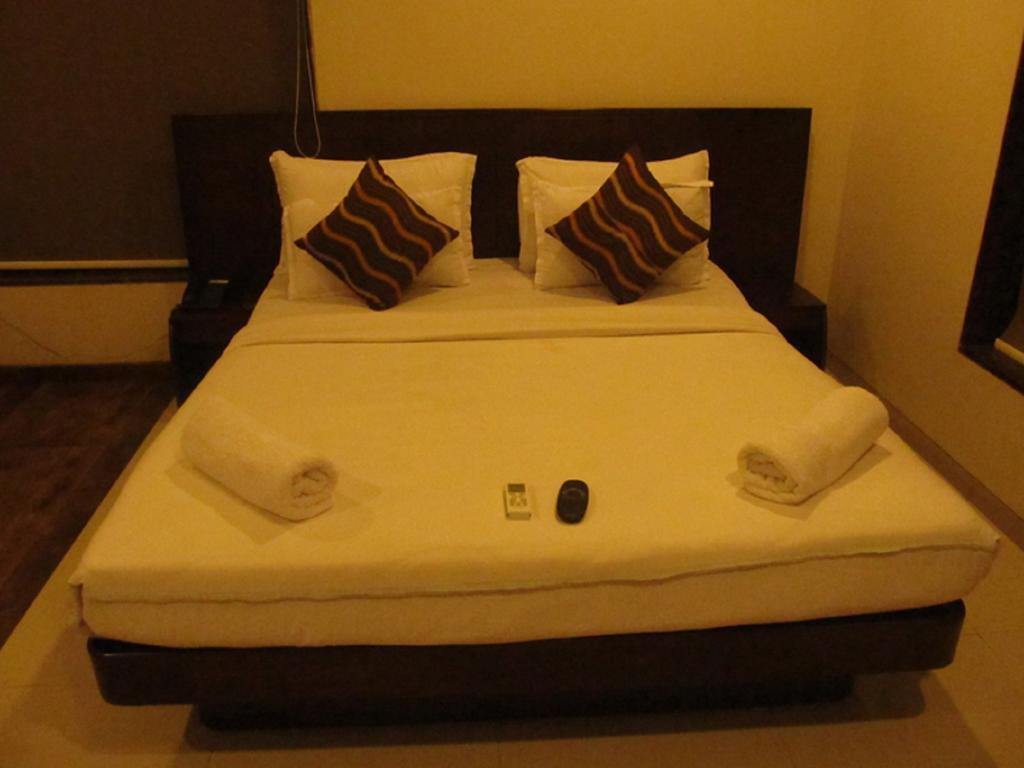 Hotel Sai Regency Daman Ngoại thất bức ảnh